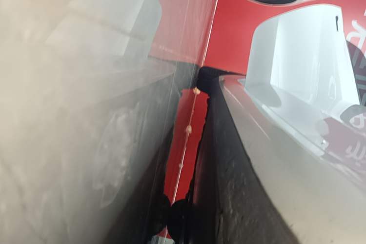 Used Tesla Model 3 2019 Standard Range Rear-Wheel Drive Upgraded Version (52 kWh) Right Side Sill