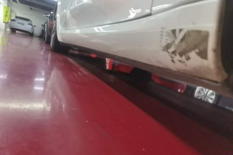 Used Tesla Model 3 2019 Long-Range All-Wheel-Drive Version Right Side Sill