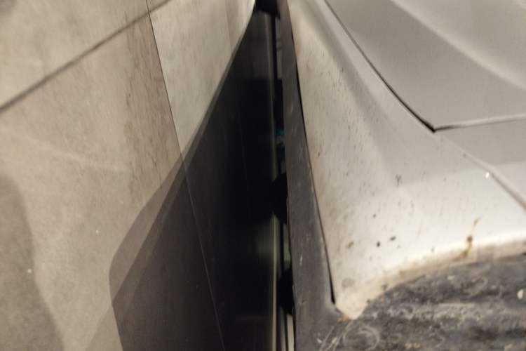 Used Tesla Model 3 2019 Long-Range Rear-Wheel-Drive Version Right Side Sill