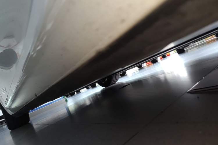 Used Tesla Model 3 2019 Standard Range Rear-Drive Upgraded Version Right Side Sill