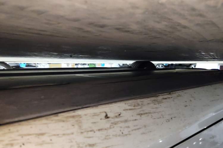 Used Tesla Model 3 2019 Long-Range All-Wheel-Drive Version Right Side Sill