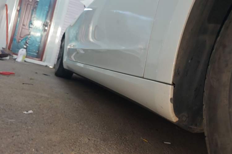 Used Tesla Model 3 2019 Standard Range Rear-Drive Upgraded Version Right Side Sill