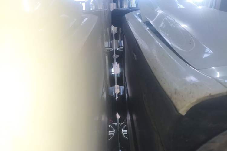 Used Tesla Model 3 2019 Long-Range All-Wheel-Drive Version Right Side Sill