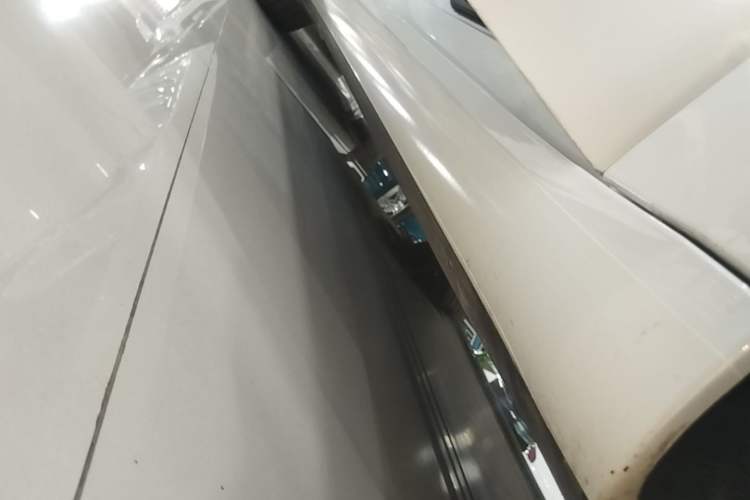 Used Tesla Model 3 2019 Standard Range Rear-Drive Upgraded Version Right Side Sill
