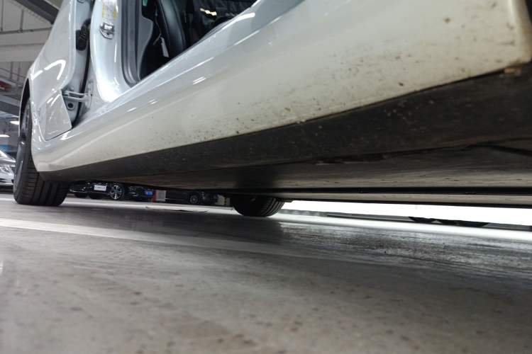Used Tesla Model 3 2019 Standard Range Rear-Drive Upgraded Version Right Side Sill