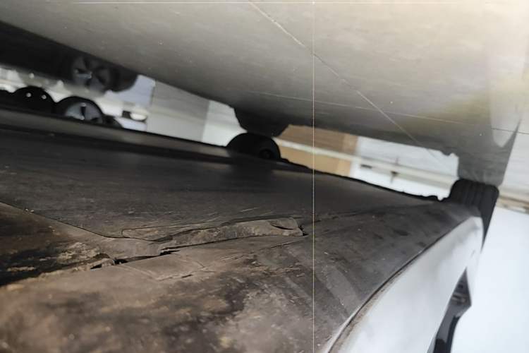 Used Tesla Model 3 2019 Standard Range Rear-Wheel Drive Upgraded Version (52 kWh) Right Side Sill