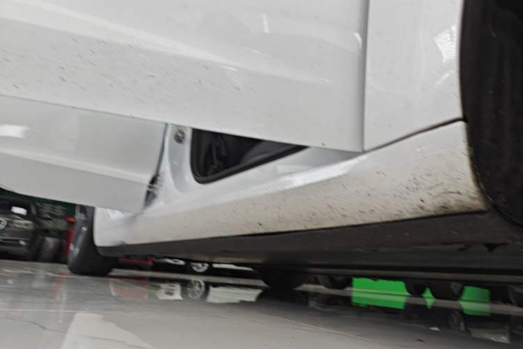 Used Tesla Model 3 2019 Long-Range Rear-Wheel-Drive Version Right Side Sill