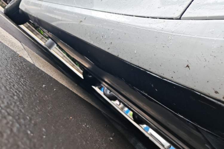 Used Tesla Model 3 2019 Long-Range All-Wheel-Drive Version Right Side Sill