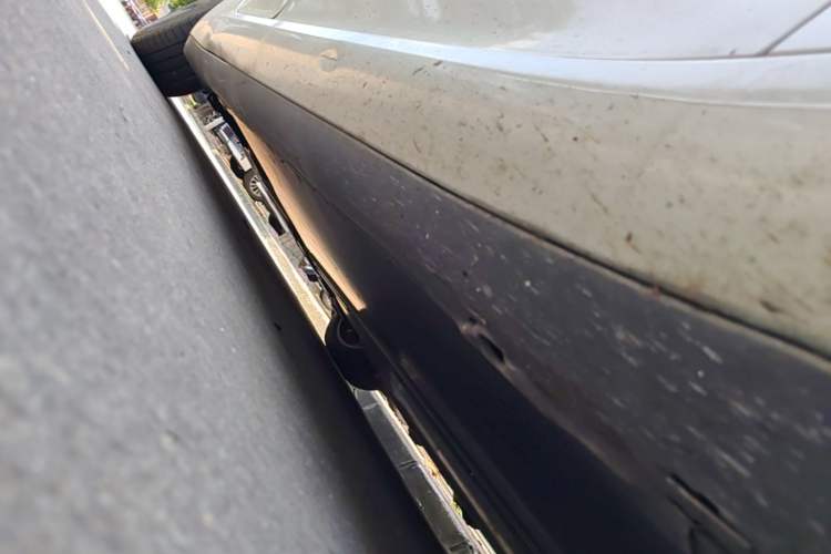 Used Tesla Model 3 2019 Standard Range Rear-Wheel Drive Upgraded Version (52 kWh) Right Side Sill