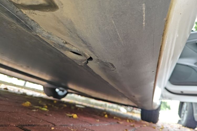Used Tesla Model 3 2019 Long-Range Rear-Wheel-Drive Version Right Side Sill