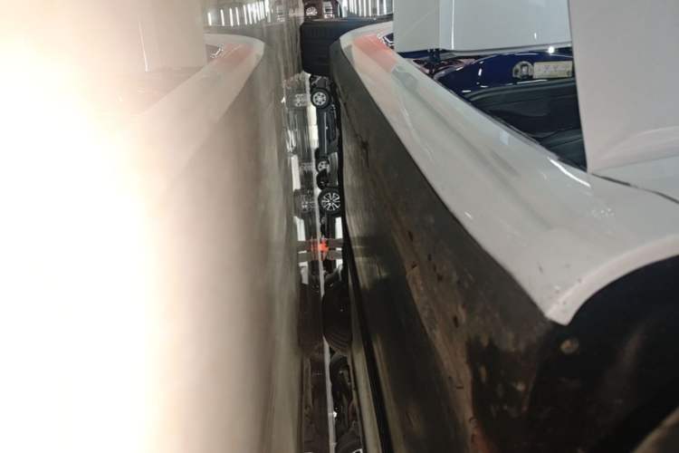 Used Tesla Model 3 2019 Long-Range Rear-Wheel-Drive Version Right Side Sill