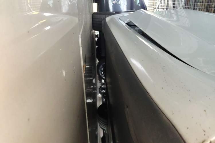 Used Tesla Model 3 2019 Long-Range All-Wheel-Drive Version Right Side Sill