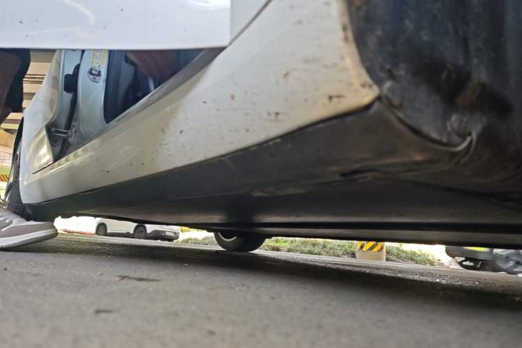 Used Tesla Model 3 2019 Standard Range Rear-Wheel Drive Upgraded Version (60 kWh) Right Side Sill