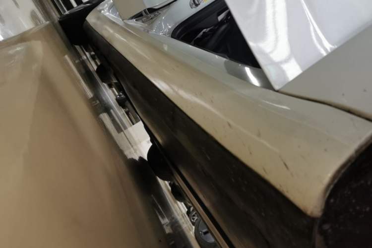 Used Tesla Model 3 2019 Standard Range Rear-Wheel Drive Upgraded Version (52 kWh) Right Side Sill