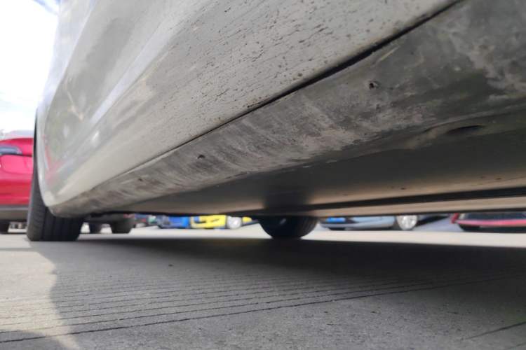 Used Tesla Model 3 2019 Standard Range Rear-Wheel Drive Upgraded Version (52 kWh) Right Side Sill