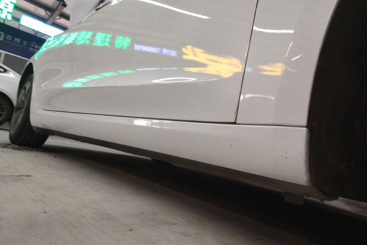 Used Tesla Model 3 2019 Standard Range Rear-Wheel Drive Upgraded Version (60 kWh) Right Side Sill