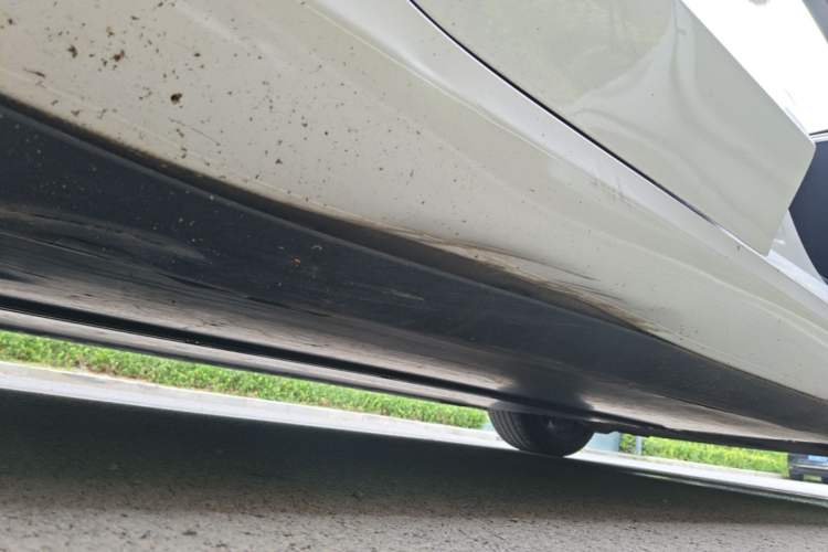 Used Tesla Model 3 2019 Standard Range Rear-Wheel Drive Upgraded Version (60 kWh) Right Side Sill