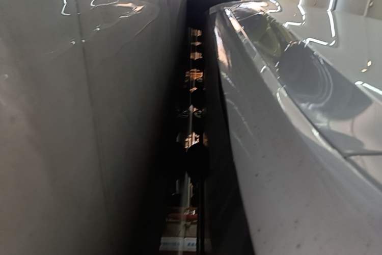 Used Tesla Model 3 2019 Standard Range Rear-Wheel Drive Upgraded Version (52 kWh) Right Side Sill