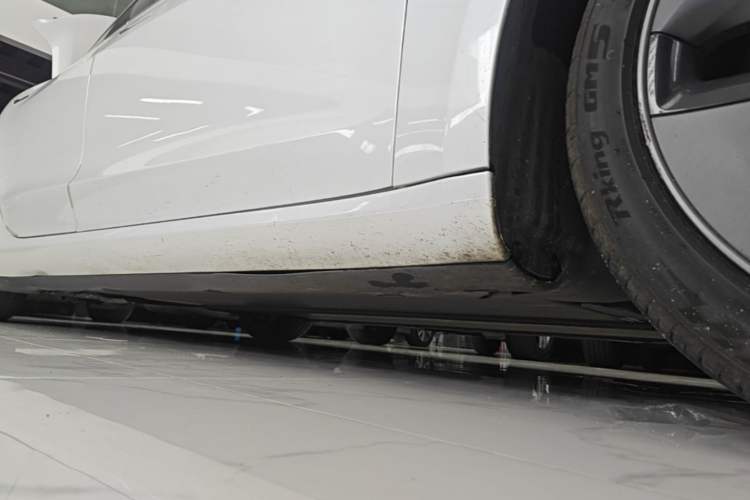Used Tesla Model 3 2019 Long-Range Rear-Wheel-Drive Version Right Side Sill