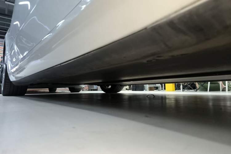 Used Tesla Model 3 2019 Long-Range All-Wheel-Drive Version Right Side Sill