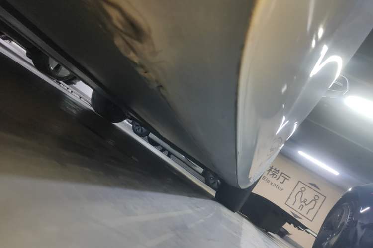 Used Tesla Model 3 2019 Standard Range Rear-Wheel Drive Upgraded Version (60 kWh) Right Side Sill
