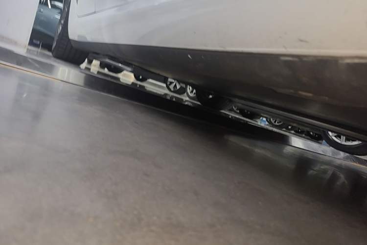 Used Tesla Model 3 2019 Standard Range Rear-Drive Upgraded Version Right Side Sill