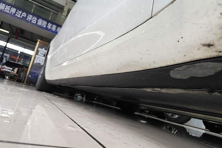 Used Tesla Model 3 2019 Standard Range Rear-Wheel Drive Upgraded Version (52 kWh) Right Side Sill