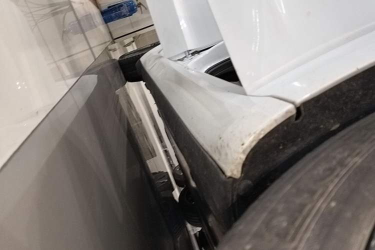 Used Tesla Model 3 2019 Standard Range Rear-Drive Upgraded Version Right Side Sill