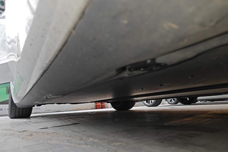Used Tesla Model 3 2019 Standard Range Rear-Wheel Drive Upgraded Version (60 kWh) Right Side Sill