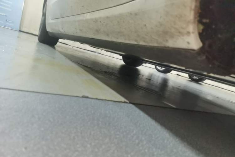 Used Tesla Model 3 2019 Standard Range Rear-Wheel Drive Upgraded Version (60 kWh) Right Side Sill