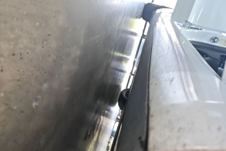 Used Tesla Model 3 2019 Long-Range Rear-Wheel-Drive Version Right Side Sill