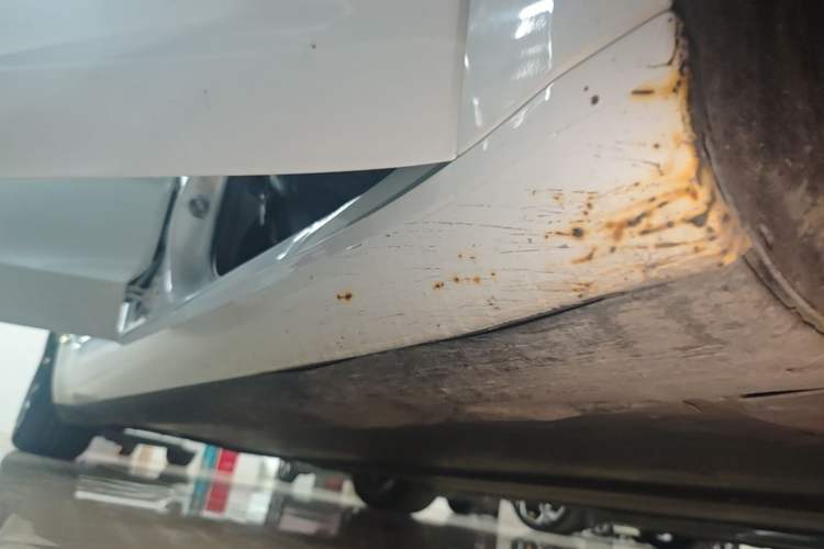Used Tesla Model 3 2019 Standard Range Rear-Drive Upgraded Version Right Side Sill