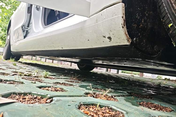 Used Tesla Model 3 2019 Long-Range All-Wheel-Drive Version Right Side Sill