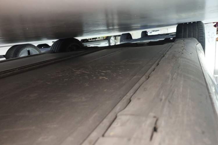 Used Tesla Model 3 2019 Long-Range Rear-Wheel-Drive Version Right Side Sill