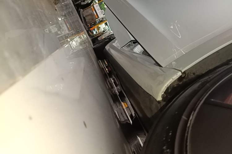 Used Tesla Model 3 2019 Long-Range All-Wheel-Drive Version Right Side Sill