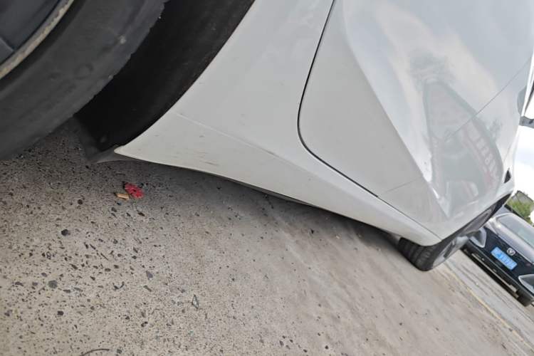 Used Tesla Model 3 2019 Long-Range All-Wheel-Drive Version Right Side Sill