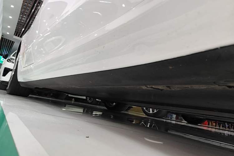 Used Tesla Model 3 2019 Standard Range Rear-Drive Upgraded Version Right Side Sill