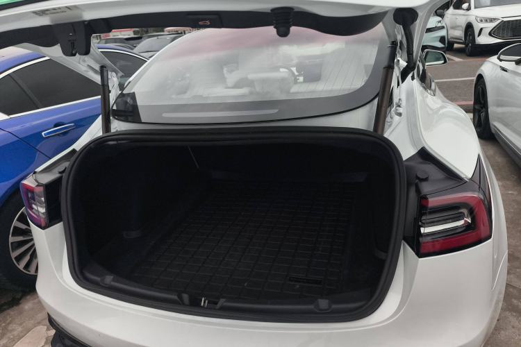 Used Tesla Model 3 2019 Long-Range Rear-Wheel-Drive Version Trunk