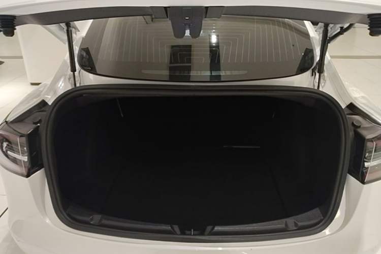 Used Tesla Model 3 2019 Performance High-Performance All-Wheel-Drive Version Trunk