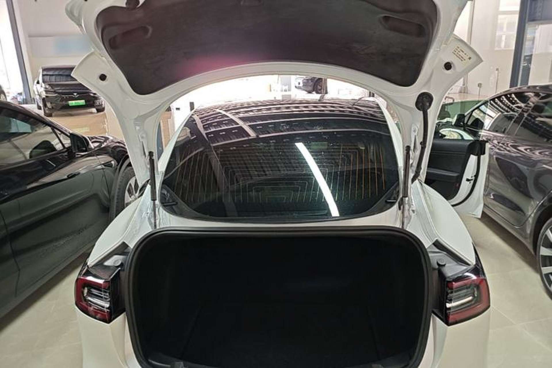 Used Tesla Model 3 2019 Standard Range Rear-Wheel Drive Upgraded Version (52 kWh) Trunk
