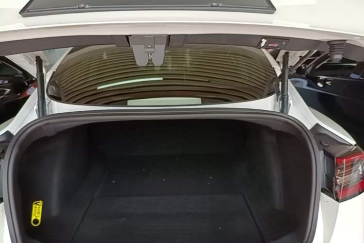 Used Tesla Model 3 2019 Standard Range Rear-Wheel Drive Upgraded Version (60 kWh) Trunk