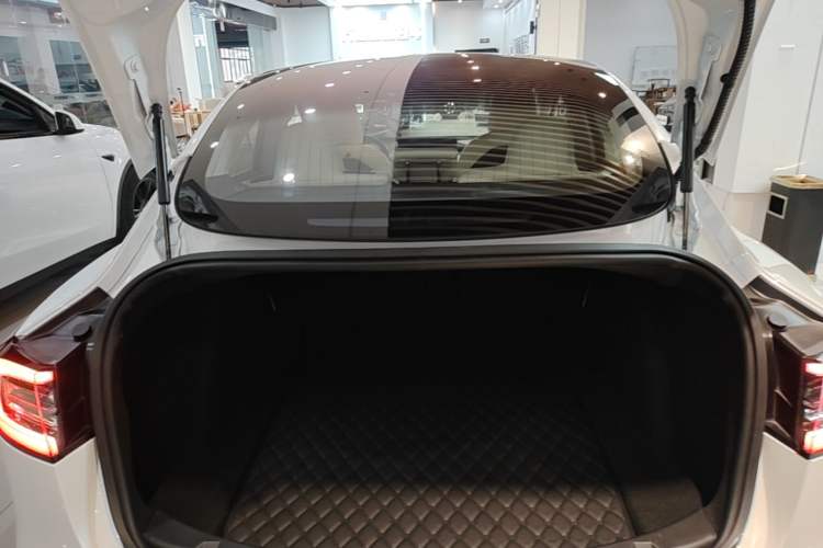 Used Tesla Model 3 2019 Performance High-Performance All-Wheel-Drive Version Trunk