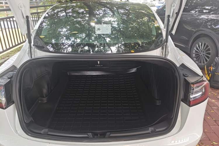 Used Tesla Model 3 2019 Long-Range Rear-Wheel-Drive Version Trunk