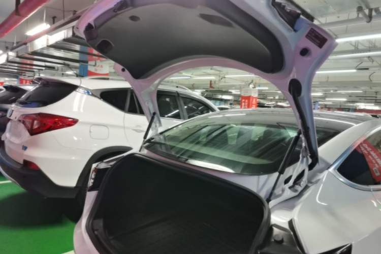 Used Tesla Model 3 2019 Standard Range Rear-Drive Upgraded Version Trunk