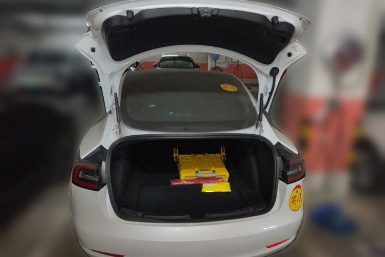 Used Tesla Model 3 2019 Long-Range All-Wheel-Drive Version Trunk