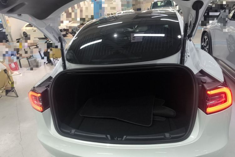 Used Tesla Model 3 2019 Long-Range All-Wheel-Drive Version Trunk