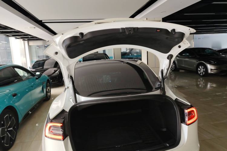 Used Tesla Model 3 2019 Long-Range All-Wheel-Drive Version Trunk