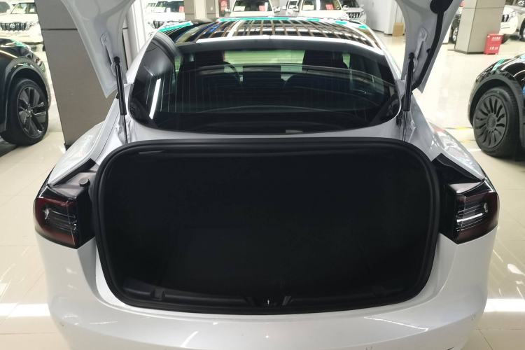 Used Tesla Model 3 2019 Long-Range All-Wheel-Drive Version Trunk