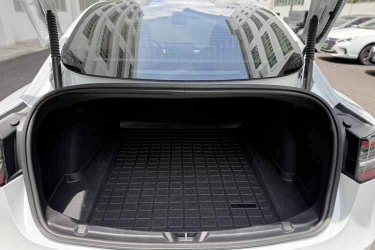 Used Tesla Model 3 2019 Long-Range All-Wheel-Drive Version Trunk