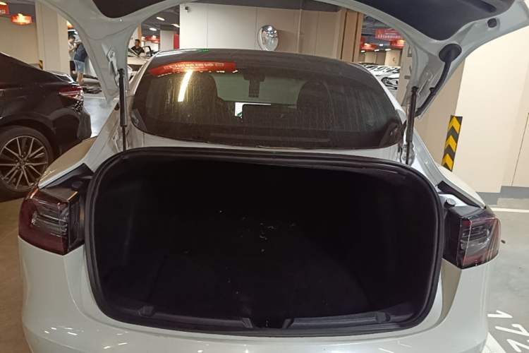 Used Tesla Model 3 2019 Long-Range Rear-Wheel-Drive Version Trunk